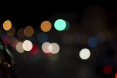 Işık araba sokakta geceleri, abstact bokeh arka plan bulanıklık.