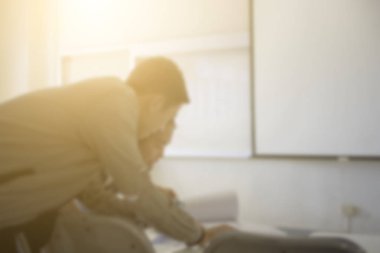 Birlikte ders görüşmek üzere öğrenciler buluşuyor