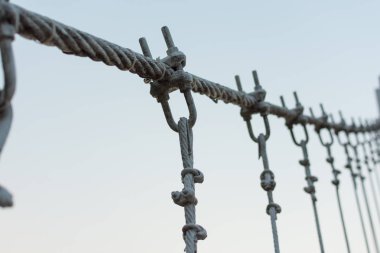 Tel veya asma köprü için kullanılan kablo bobinleri.