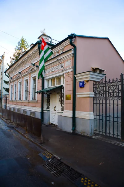 Het gebouw van de Ambassade van Abchazië in Moskou. — Stockfoto