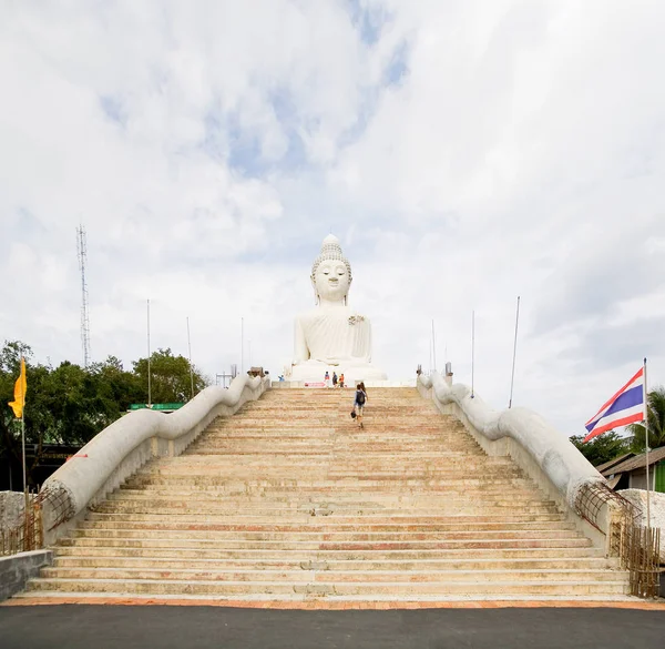 De onvoltooide tempel van de grote Boeddha. — Stockfoto