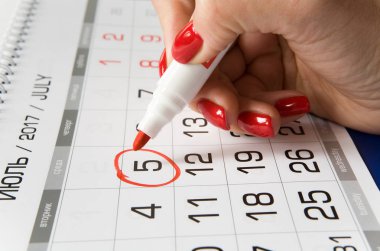 5 Temmuz tarihinde özel bir tarihle takvim.