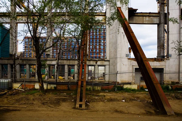 Eski bina duvar yapıları tutun.