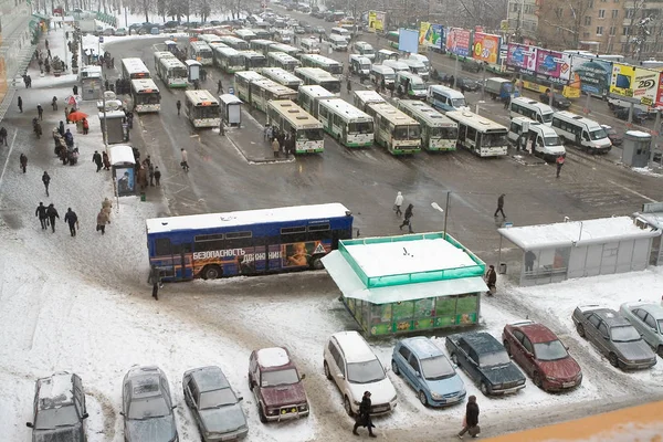 Територія навколо станції метро річковий вокзал. — стокове фото