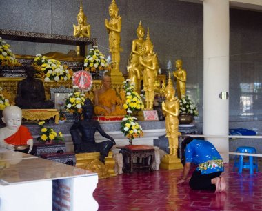 Bir Budist tapınağında bir Budist türbelerin için yay..