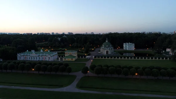 Manor of Kuskovo in Moscow in the evening. — Stock Photo, Image