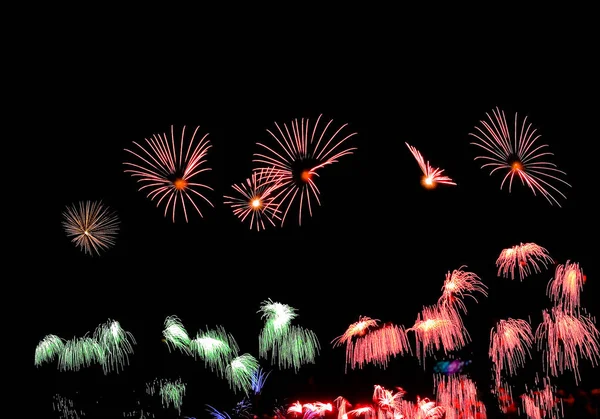 Beautiful colorful fireworks in the night sky. — Stock Photo, Image