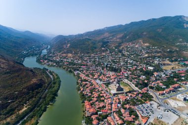 Mtsheta şehir ve Svetitskhoveli Manastırı.
