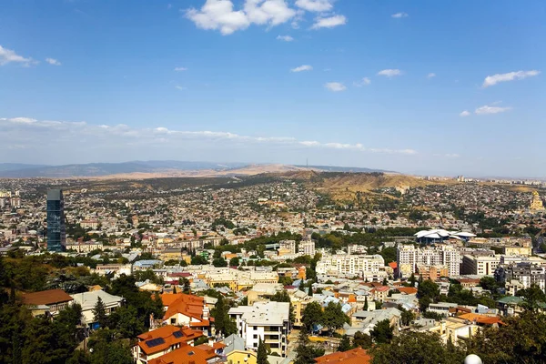Tiflis şehir bir yükseklikten görünümünü.