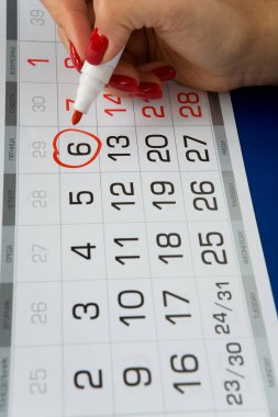 Tarihi Cuma 6 takvimde işaretlenir. 