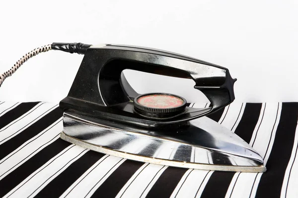 Korozyon unsurları ile eski elektrik demir.