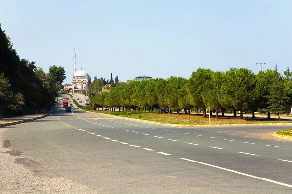 The road leading to the Muslim mosque. — Stock Photo, Image