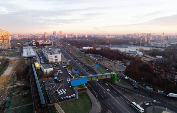 Andropow Avenue i stacji metra Technopark o świcie. — Zdjęcie stockowe
