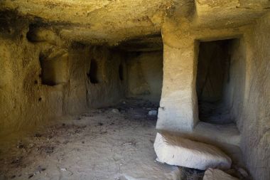 Kapadokya dağ mağarada.