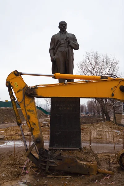 Het monument voor Lenin op het grondgebied van de voormalige Likatsjev p — Stockfoto
