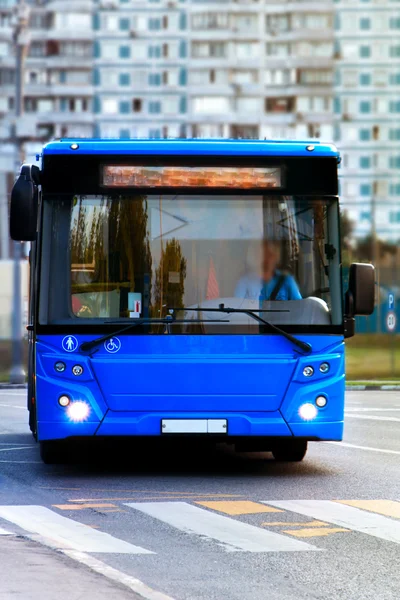 Пасажирський автобус синій — стокове фото
