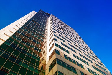 Office gökdelen gökyüzü arka plan üzerinde