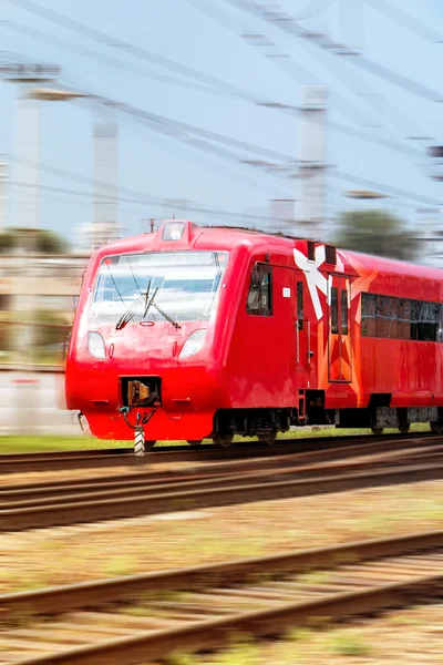 Rode hogesnelheidstrein — Stockfoto