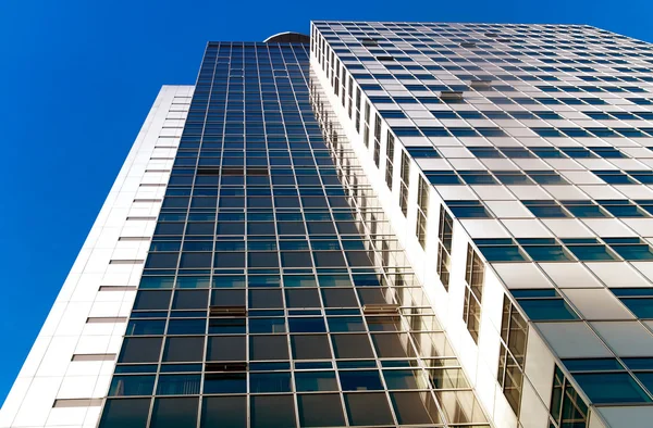 Office gökdelen gökyüzü arka plan üzerinde