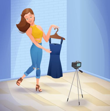 Blogger veya video kanalı ana bilgisayar trendy kız kamera önünde ayakta moda ve yeni elbise ve ona kıyafet gösteren, çizgi film karakteri ile illüstrasyon vektör