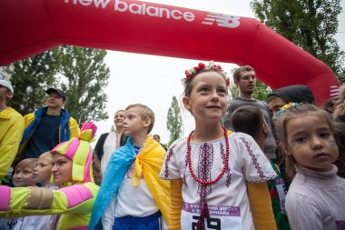 Kiev, Ukrayna 24 Ağustos 2016: Maraton koşma çocuk katılmak