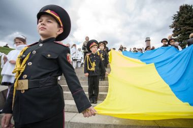Kiev, Ukrayna 9 Mayıs 2016: Çocuk İkinci Dünya Savaşı kurbanları anısına.