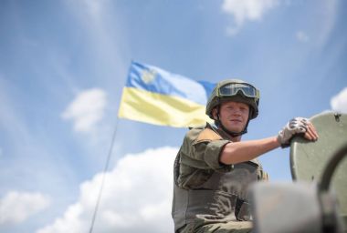 Mykolaiv, Ukrayna 21 Temmuz 2016: Ukrayna ordusu deniz meltemi 2016 uluslararası eğitimler katılmak. Eğitimleri sırasında askerler yer işletme yanı sıra uçak görev tamamlandı