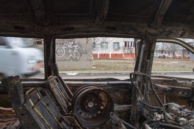 Mariupol, Ukraine 25 Ocak: yok Mariupol Vostochny İlçesi'nde araç bir Havan ateşi tarafından standları