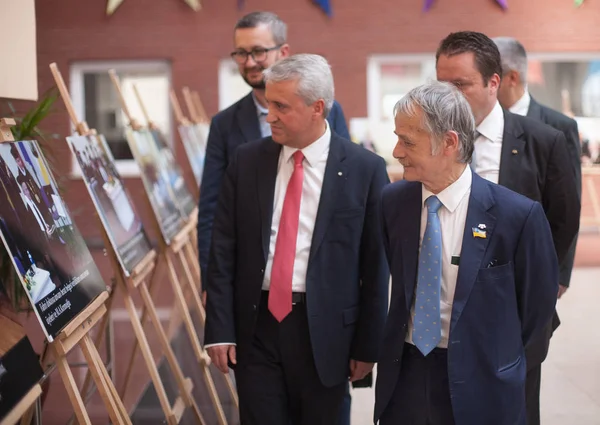 30 Ιουλίου 2016 Εσκί Σεχίρ, Τουρκία: Πρώην Πρόεδρος της το Mejlis της Κριμαίας το Τατάρ άτομα Μουσταφά Dzhemilev κατά τη διάρκεια της τελετής έναρξης της πέμπτης συνόδου της Εκτελεστικής Επιτροπής Wcct — Φωτογραφία Αρχείου