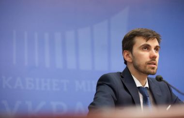 Kiev, Ukrayna Marth 10, 2017: Ukrayna Pavlo Kovtonyuk sağlık bakan yardımcısı gazetecilere konuşuyor.
