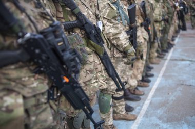 Kiev, Ukrayna Marth 26, 2016: Ukrayna asker eylem sırasında yedek Kiev eğitim alır.