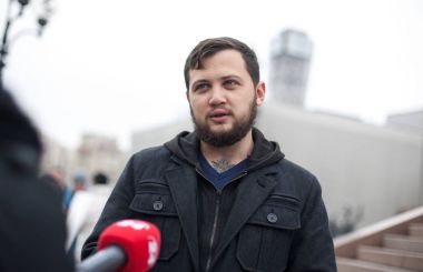 Kiev, Ukrayna 8 Şubat, 2017: Ukrayna eylemci Hennadii Afanasiev gazeteciler için konuşuyor