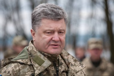 Mykolaiv, Ukrayna 27 Nisan 2016: Başkan, Ukrayna Petro Poroshenko Ulusal Muhafız üssü