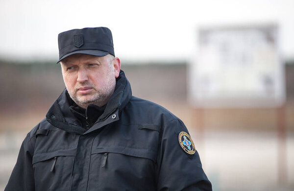 КИЕВ, УКРАИНА МАРТ 18, 2016: Секретарь СНБО Александр Турчинов на базе Национальной гвардии
