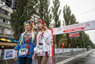 Kiev, Ukrayna 24 Ağustos 2016: Çocuk ve gençler katılma çalışma maraton