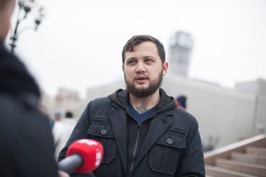 Kiev, Ukrayna 8 Kasım 2016: Ukrayna eylemciler aktivist Henadii Afanasiev meydan kare üzerinde doğum günü kutluyor