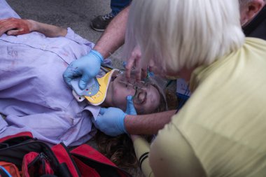 Kiev, Ukrayna April12, 2016: Askeri doktorlar eğitim kurtarma görevi Kiev hastanede katılmak