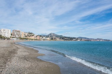 Malaga, İspanya - 7 Şubat 2017: Bir görünümü Malaga ve oteller, tatil köyleri ve dağlar ve Akdeniz Malagueta plaj, Endülüs, İspanya.