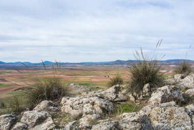 Hill alanları ve dağlar Consuegra Castilla La Mancha, İspanya yakınındaki bir bakış açısı.