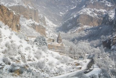 Geghard Manastırı, benzersiz mimari yapı ve Unesco Dünya Mirası Ermenistan'da kış Panoraması.