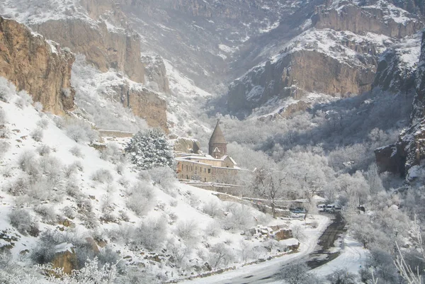 Geghard Manastırı, benzersiz mimari yapı ve Unesco Dünya Mirası Ermenistan'da kış Panoraması.