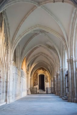 Toledo, İspanya - 8 Şubat 2017: Toledo, Castilla-La Mancha, İspanya'nın Saint Mary primat katedral Gotik tarzı bir koridor.