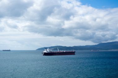 Europa noktası deniz feneri görünümünden Cebelitarık Boğazı için.