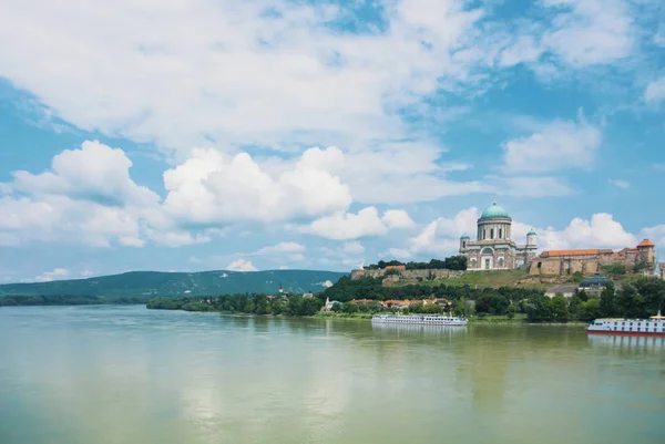Panorama Flygfoto över Donau till av Esztergom dettacathedra — Stockfoto
