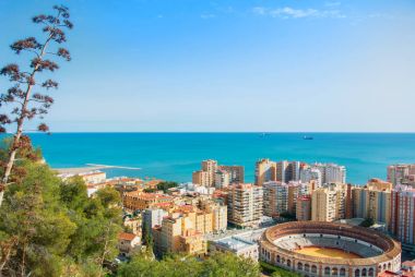 Malaga, İspanya - 16 Şubat 2014: Güzel panoramik Mala
