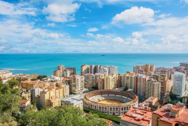 Malaga şehir merkezi, güzel ikonik ünlü panoramik manzaralı bir 