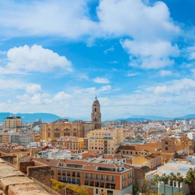 Çatılar için bir kule Malaga Ca üzerinde hava panoramik Üstten Görünüm