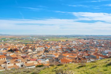 Turuncu üzerinden hava panoramik görünüm kiremit çatılar için küçük bir aralığı