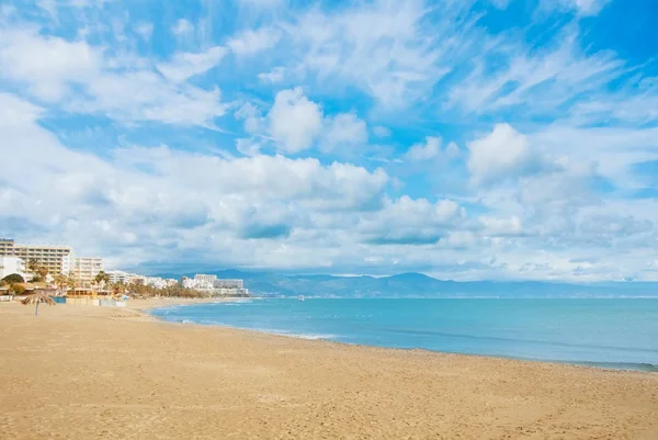 Vista panorâmica para um paraíso sonhador perfeito branco amarelo arenoso b — Fotografia de Stock