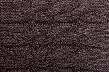 Doku kahverengi örgü yün kazak ile süsleme